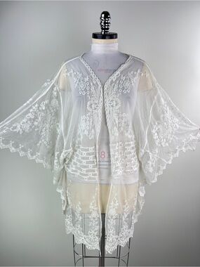💚 3541. Sheer White Embroidered Lace Kimono
